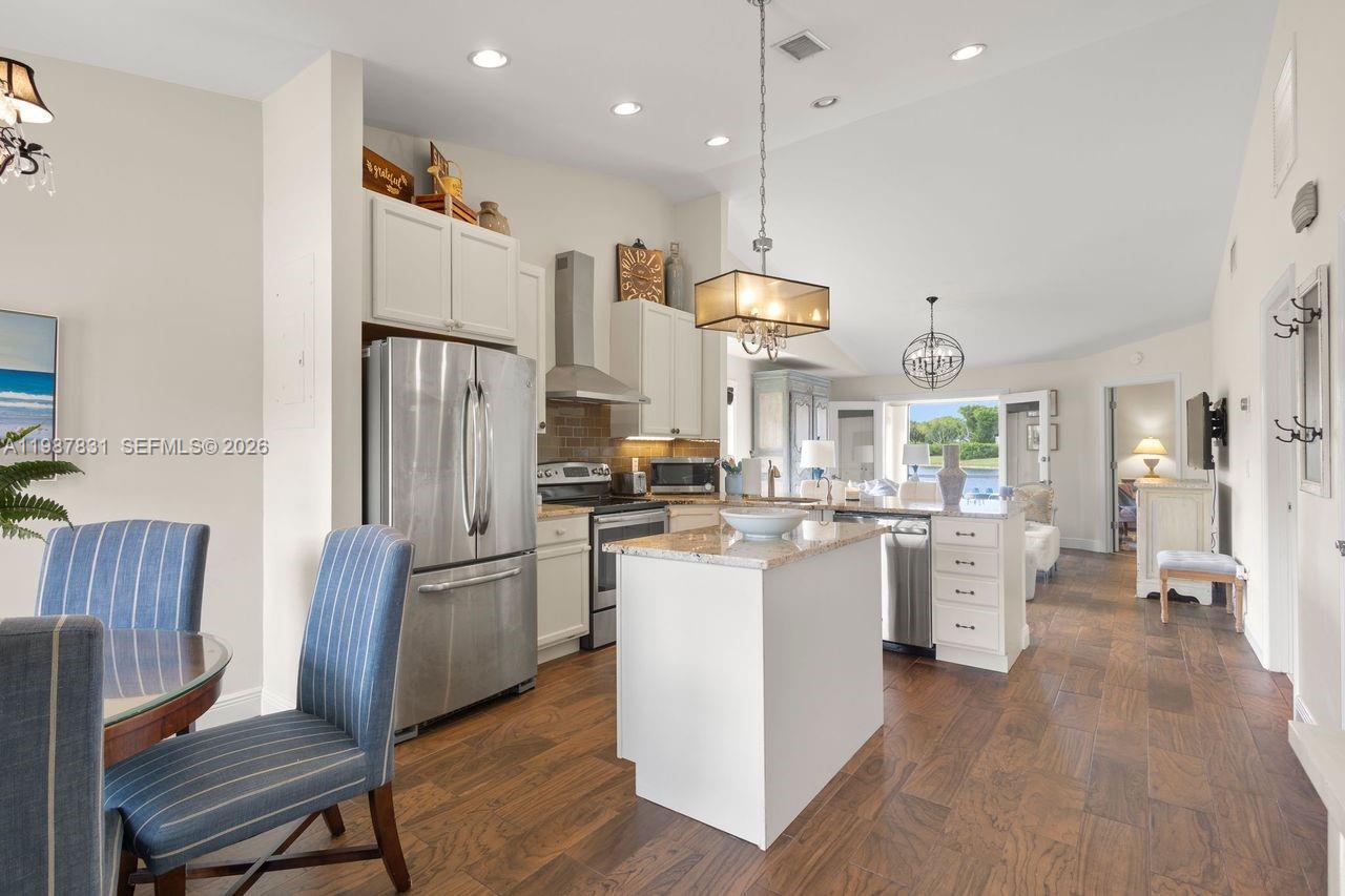 18551 Woodstream Dr Boca Raton, FL 33498