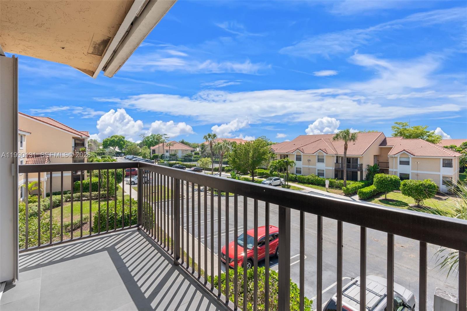 5761 Riverside Dr #304B4 Coral Springs, FL 33067