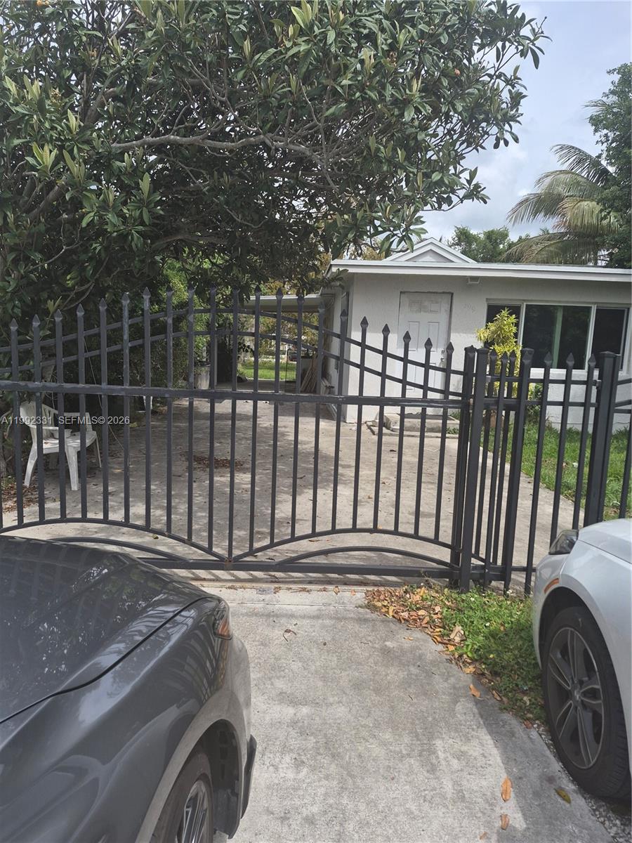 399 NW 98th St Miami, FL 33150