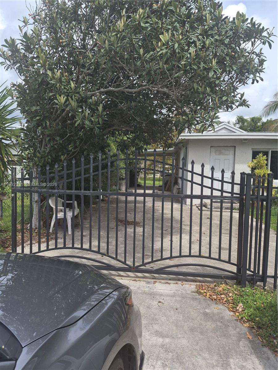 399 NW 98th St Miami, FL 33150