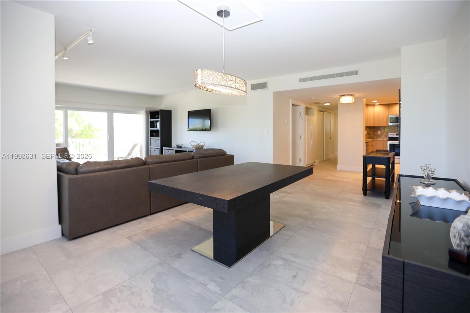 image Arlen House Condo3