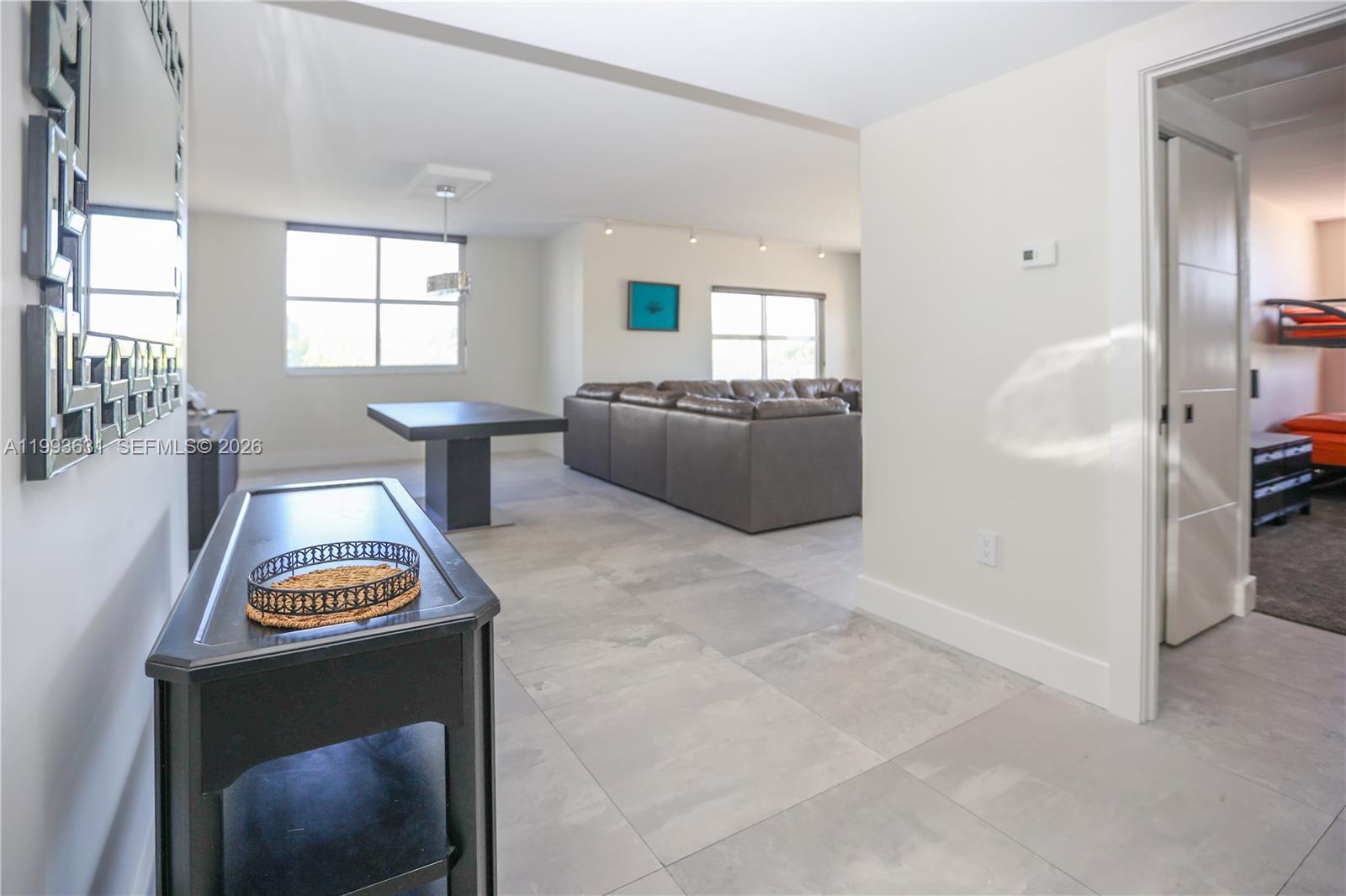 image Arlen House Condo4