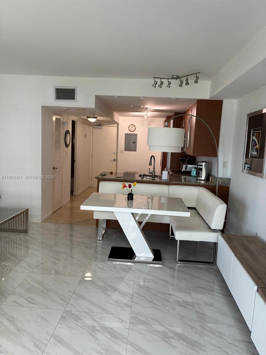 image Harbour House4