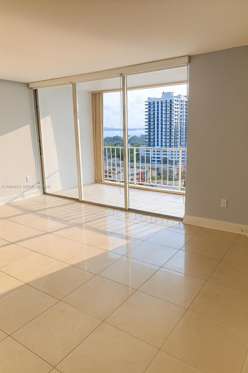 1865 79th St Cswy #15F North Bay Village, FL 33141