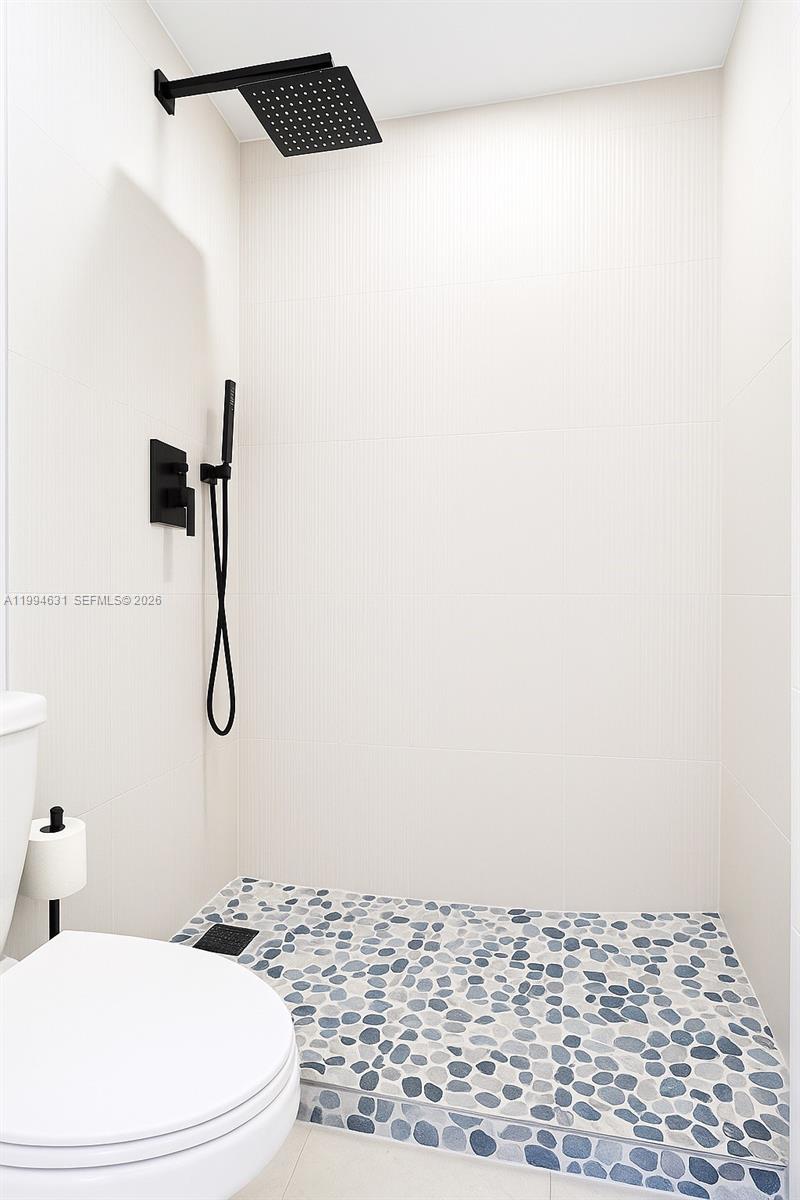 1865 79th St Cswy #15F North Bay Village, FL 33141