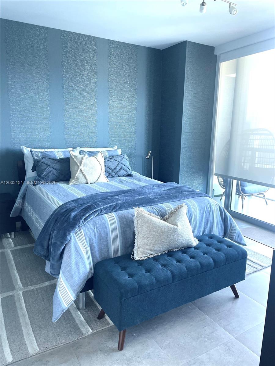 image Marina Blue24