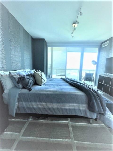 image Marina Blue28