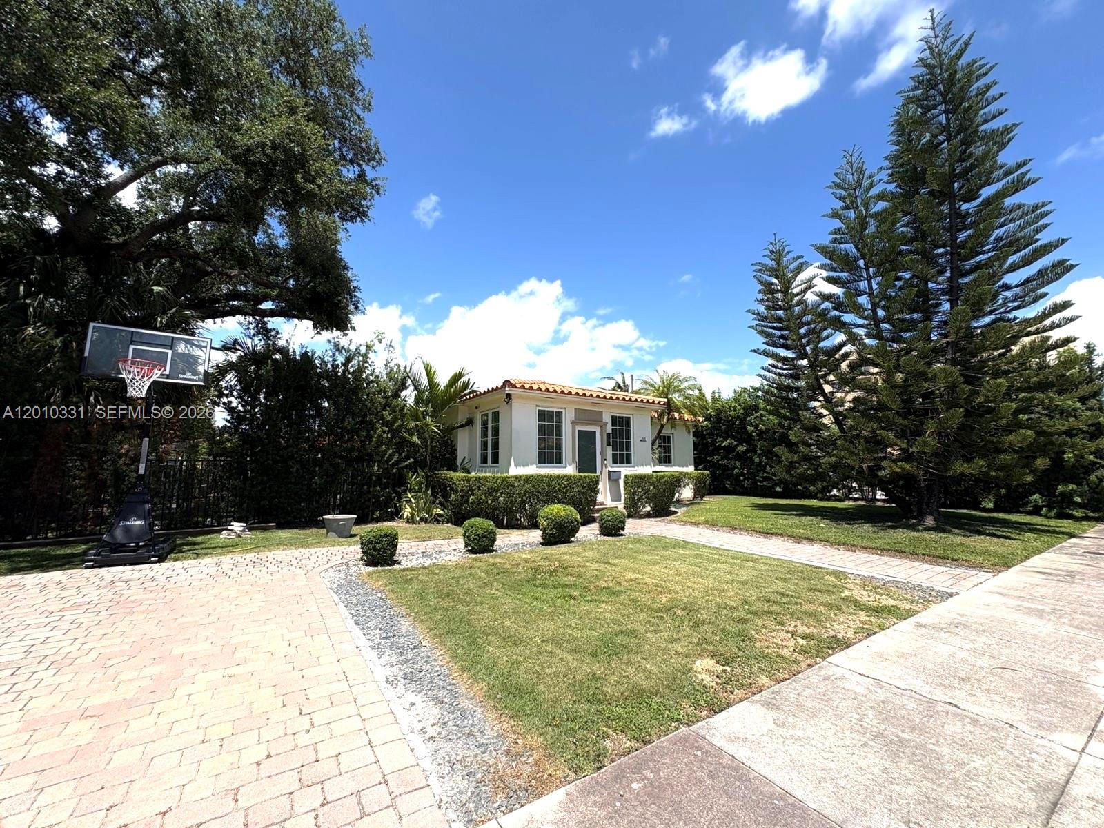 11 Veragua Ave Coral Gables, FL 33134
