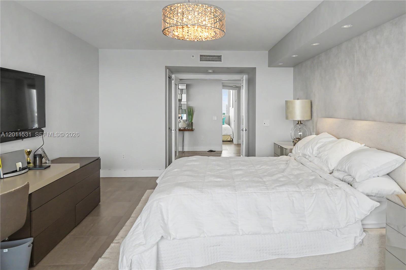 17555 Collins Ave #2501 Sunny Isles Beach, FL 33160
