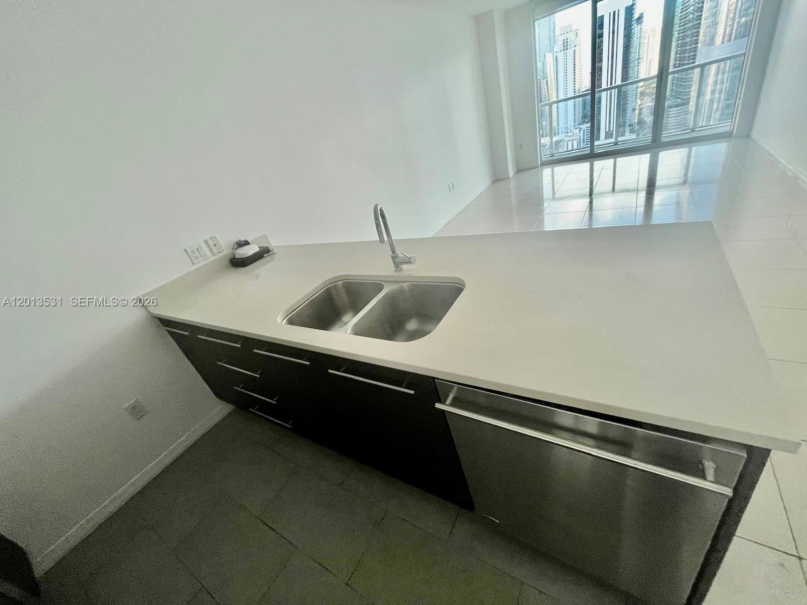 image 500 Brickell West3