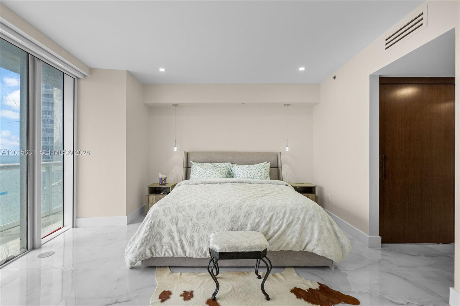 465 Brickell Ave #3301 Miami, FL 33131