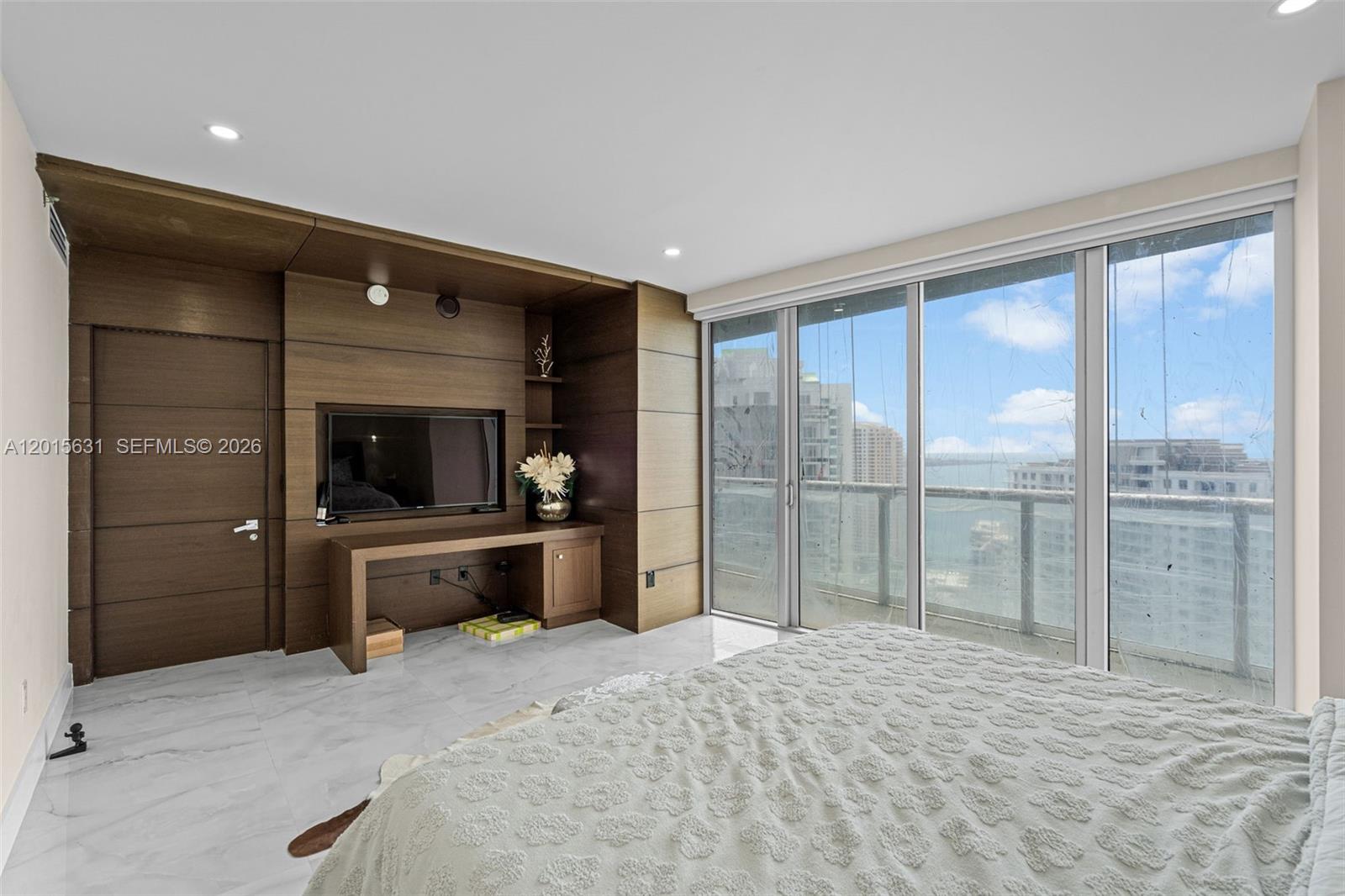465 Brickell Ave #3301 Miami, FL 33131
