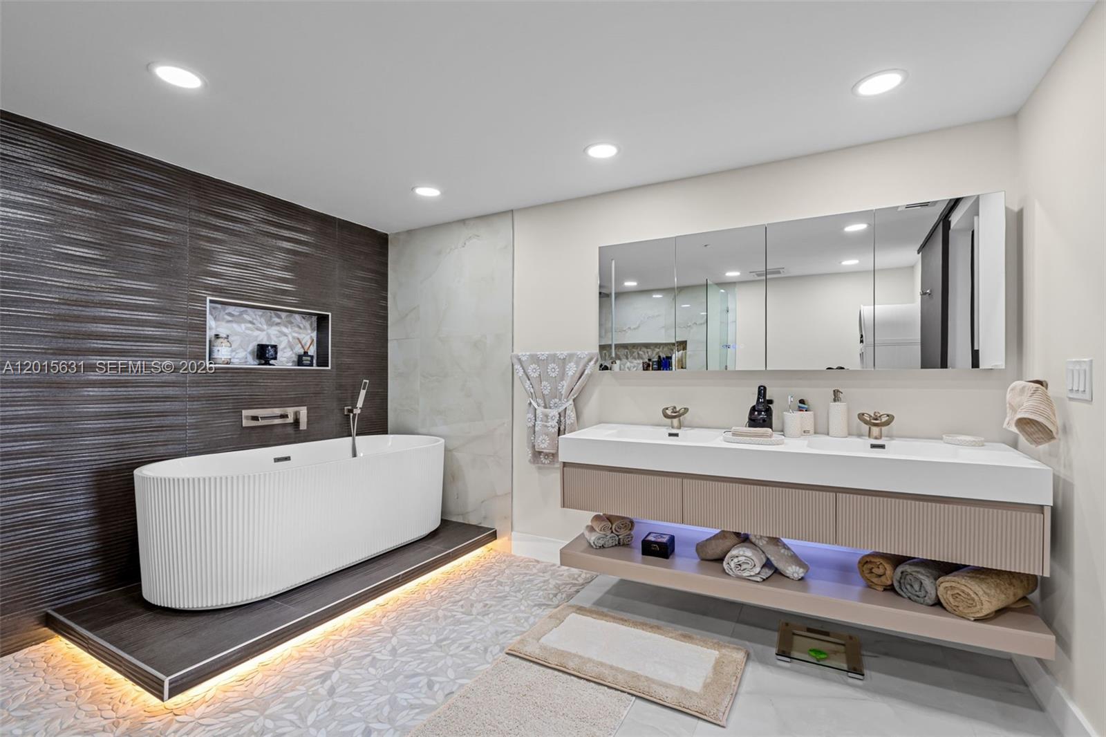465 Brickell Ave #3301 Miami, FL 33131