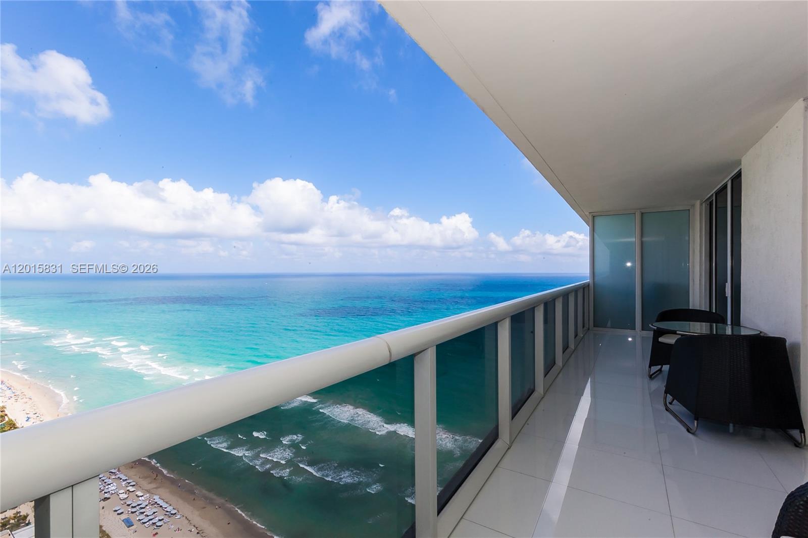 image Beach Club 213