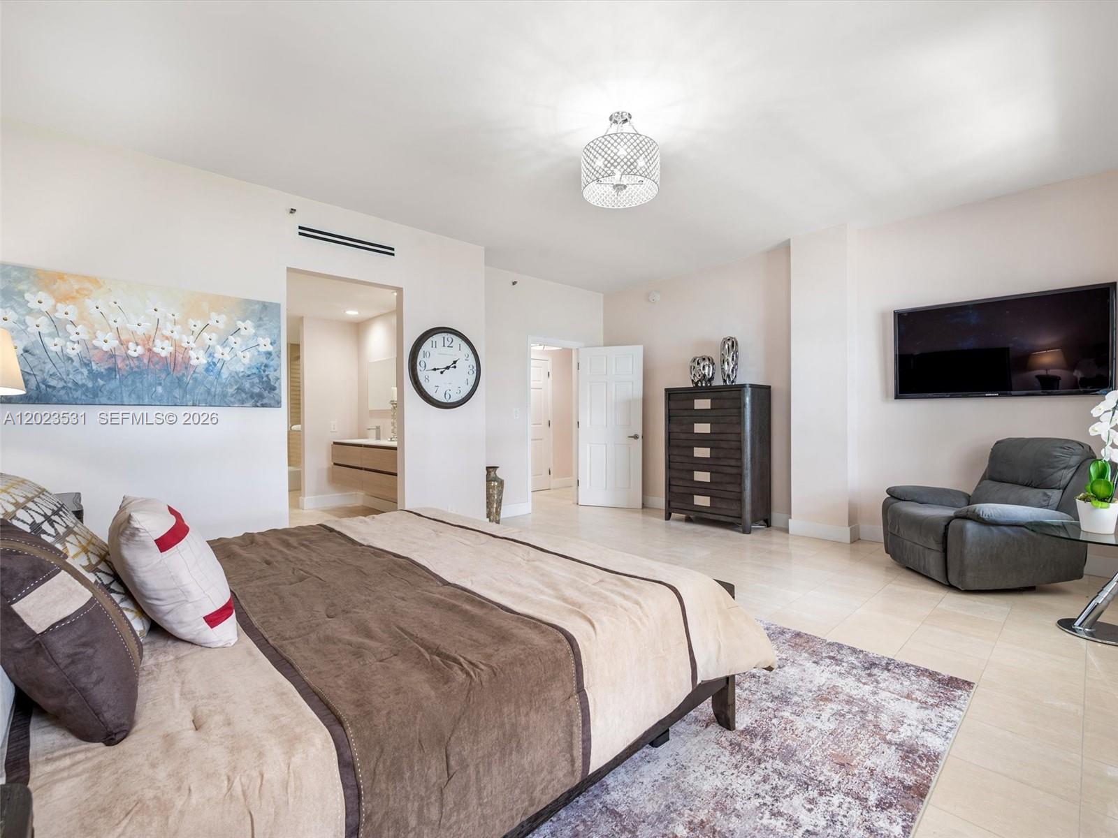 2425 Fisher Is Dr #5205 Miami Beach, FL 33109