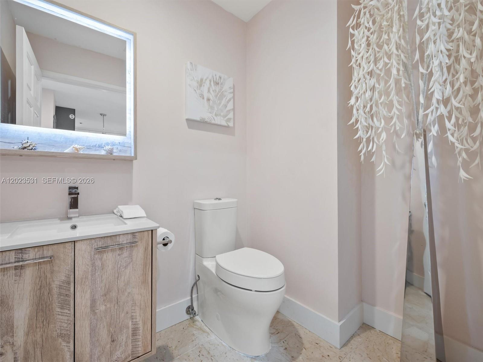 2425 Fisher Is Dr #5205 Miami Beach, FL 33109