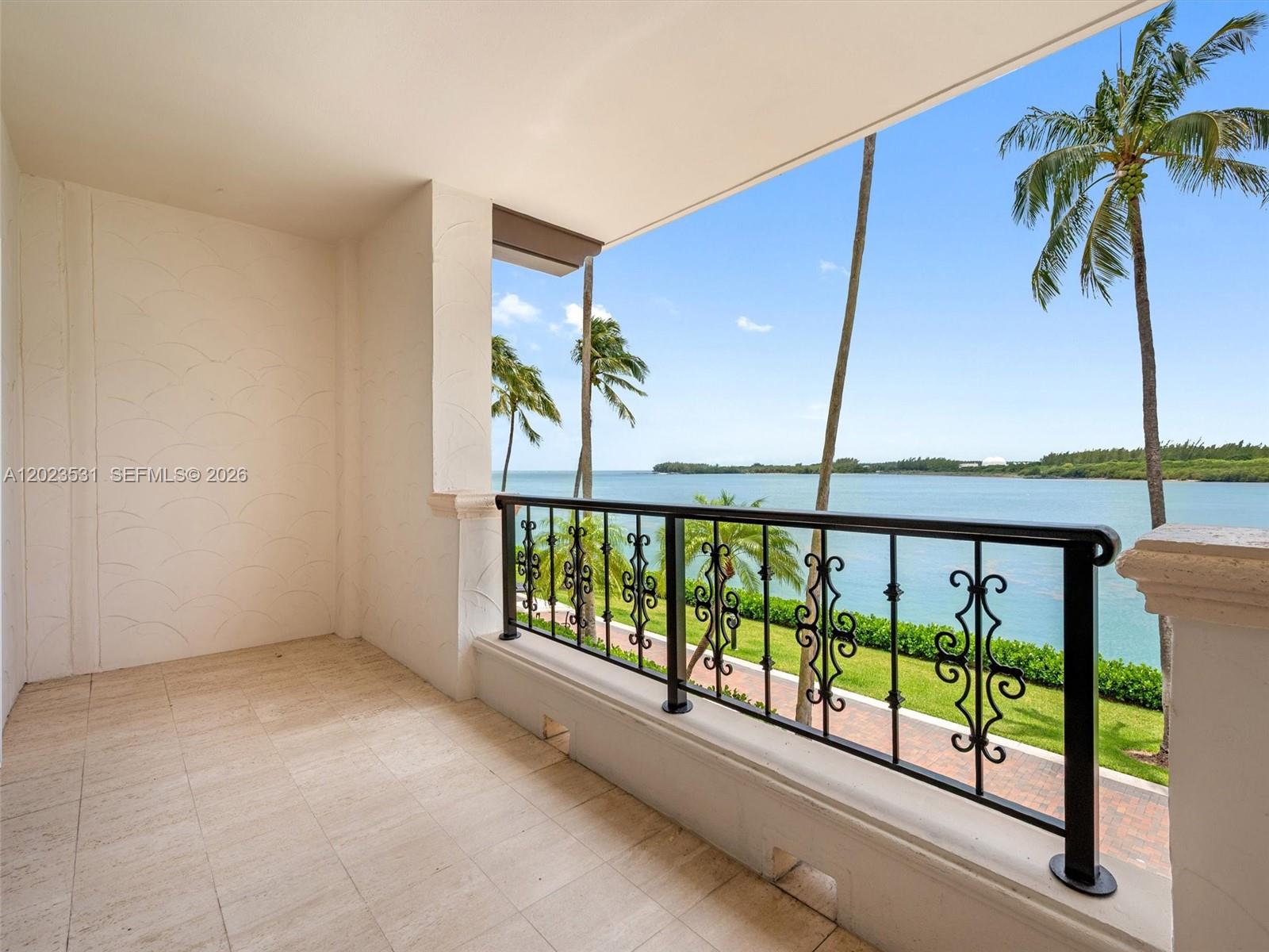 2425 Fisher Is Dr #5205 Miami Beach, FL 33109