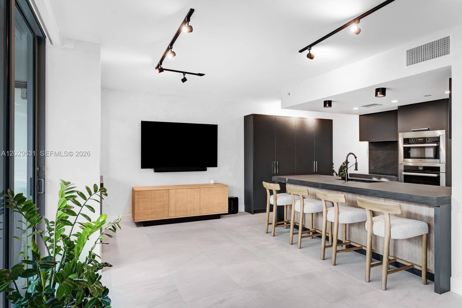 5875 Collins Ave #501 Miami Beach, FL 33140
