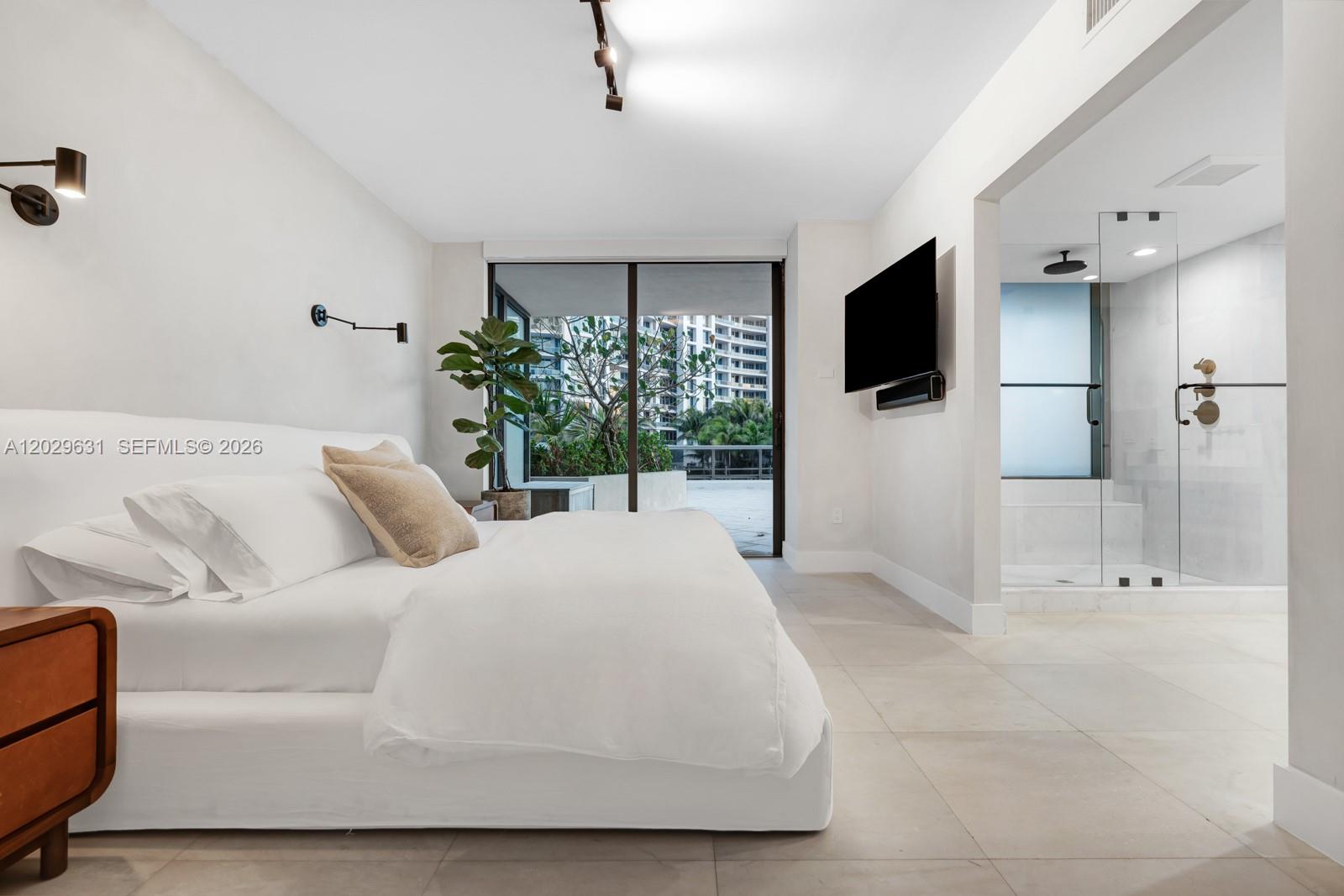 5875 Collins Ave #501 Miami Beach, FL 33140