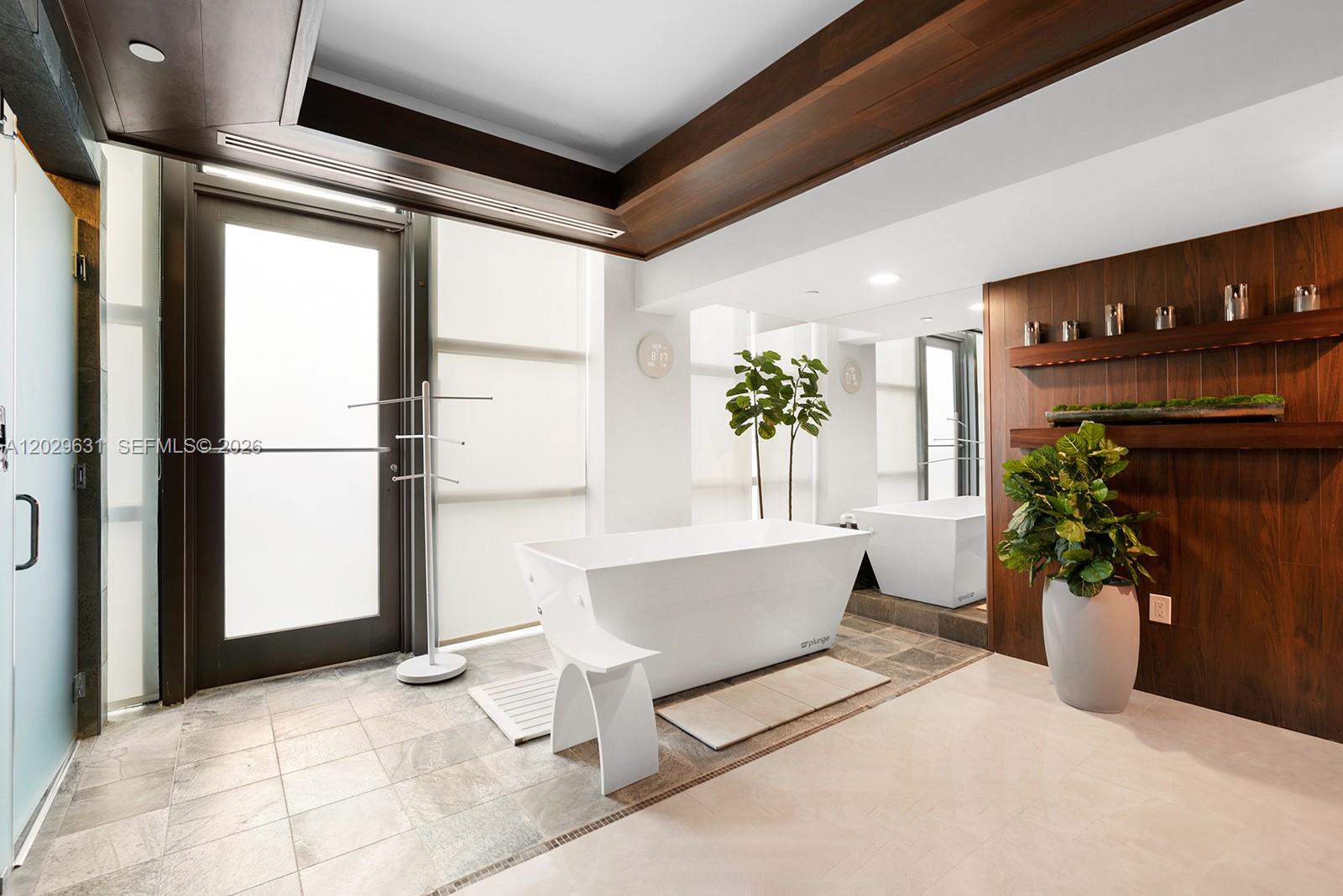 5875 Collins Ave #501 Miami Beach, FL 33140