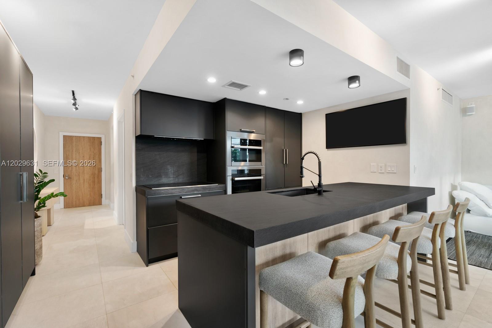 5875 Collins Ave #501 Miami Beach, FL 33140