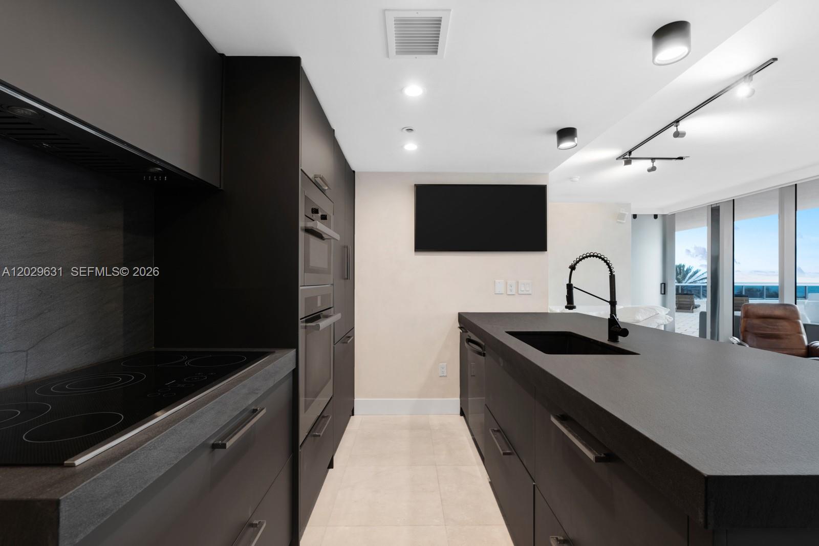 5875 Collins Ave #501 Miami Beach, FL 33140