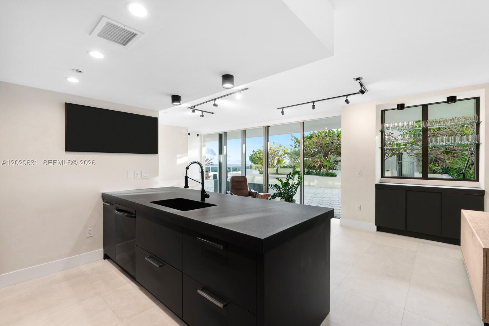 5875 Collins Ave #501 Miami Beach, FL 33140