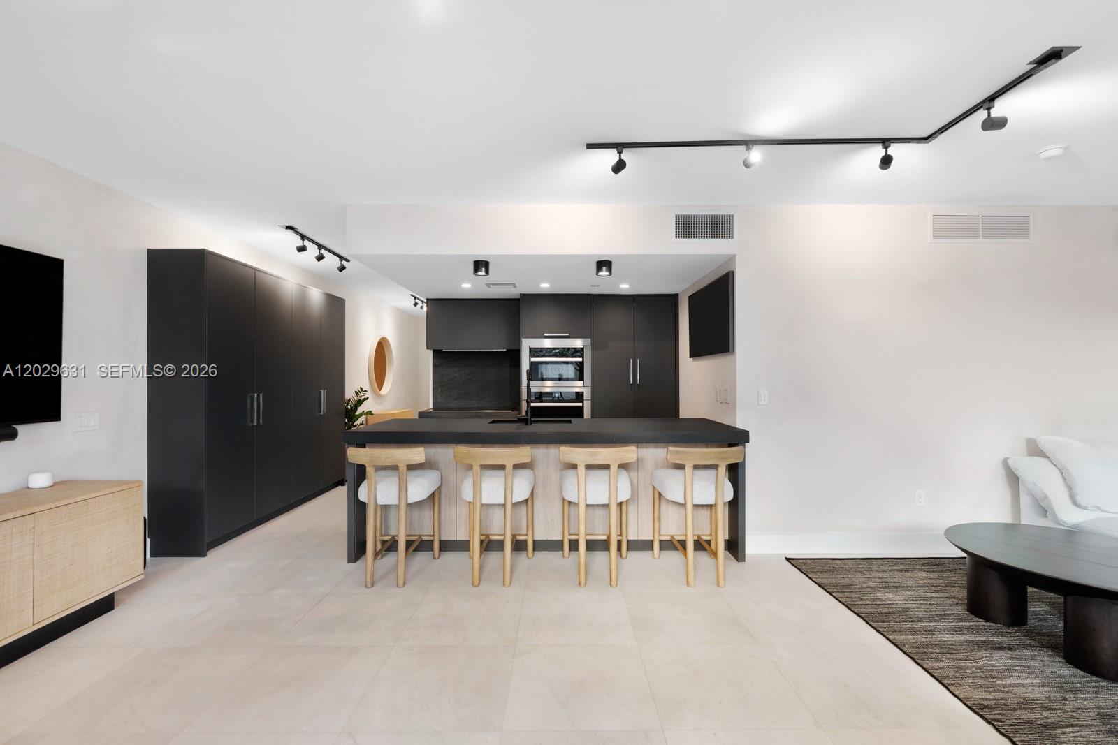 5875 Collins Ave #501 Miami Beach, FL 33140
