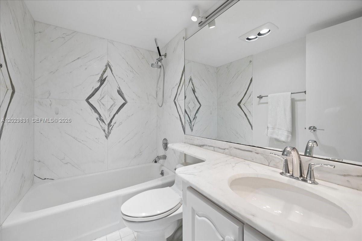 199 Ocean Ln Dr #911 Key Biscayne, FL 33149