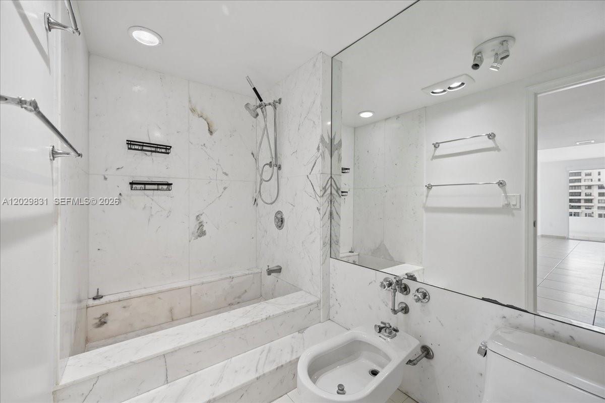 199 Ocean Ln Dr #911 Key Biscayne, FL 33149