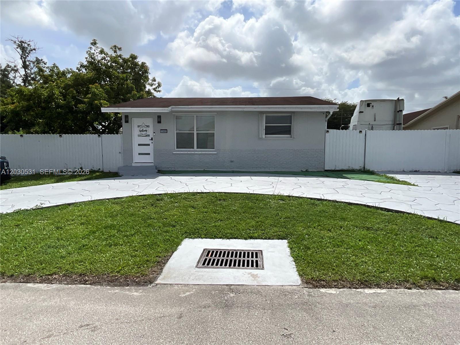 1905 SW 100th Ave