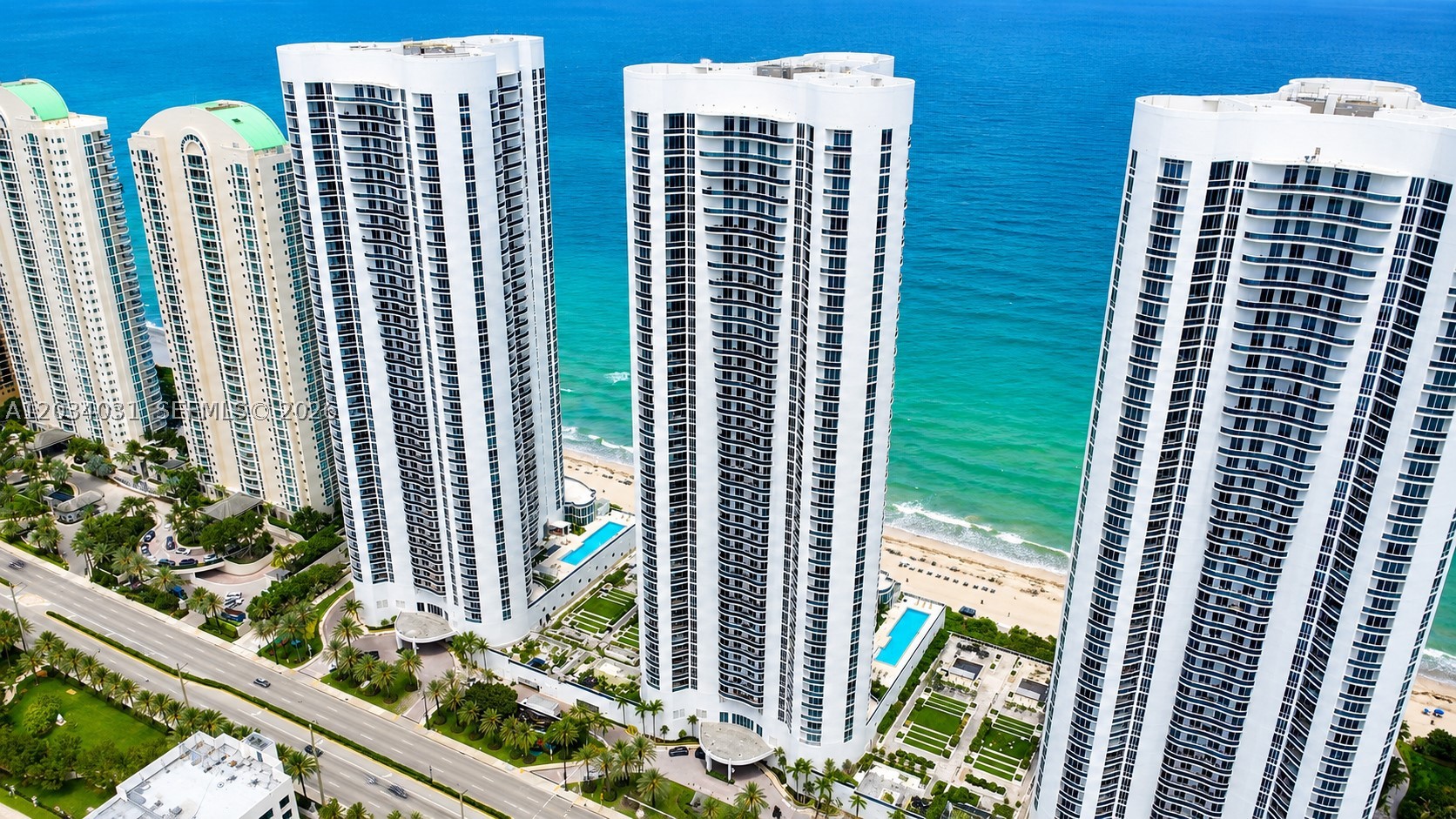 15901 Collins Ave #403