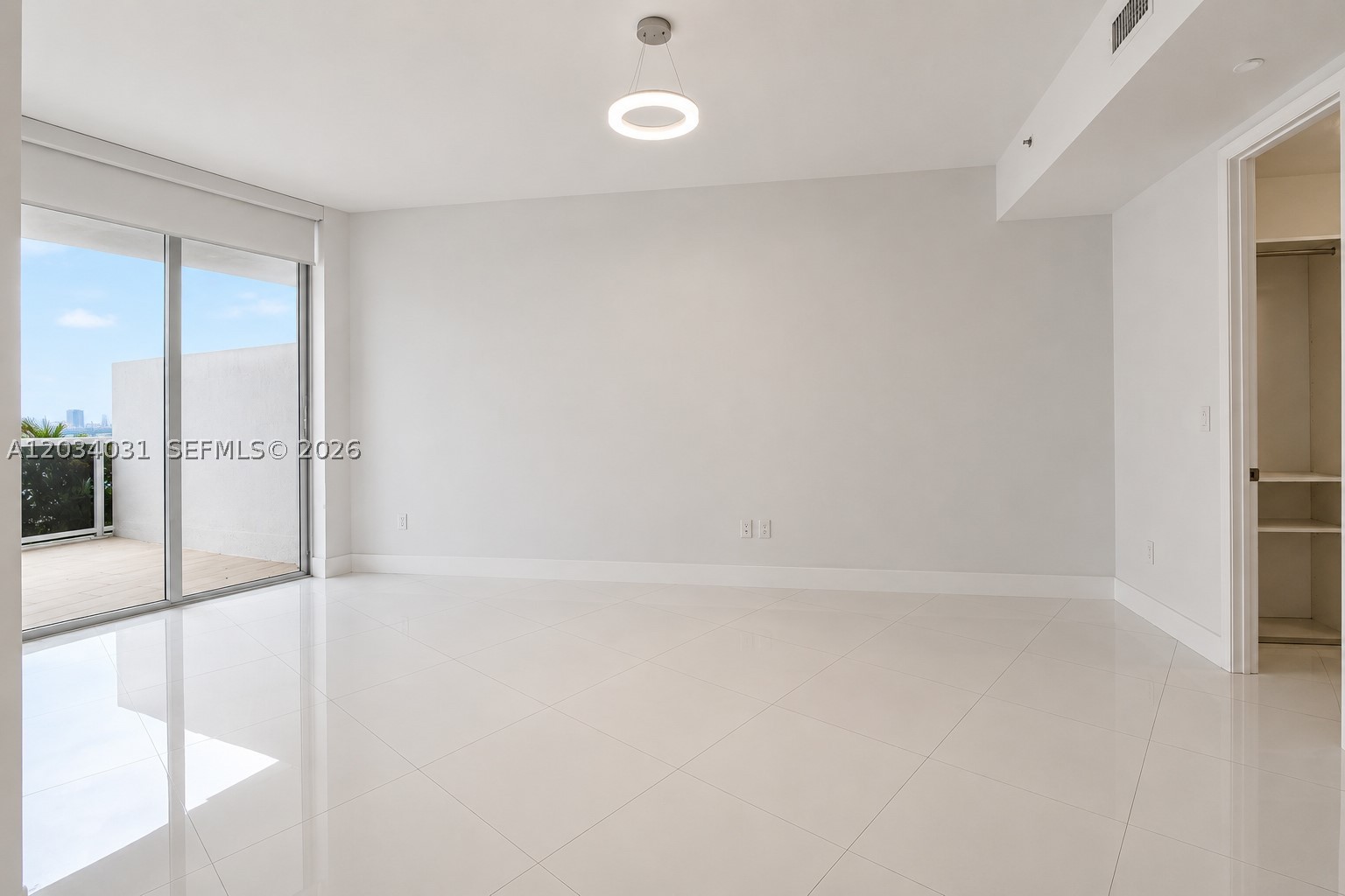 15901 Collins Ave #403 Sunny Isles Beach, FL 33160