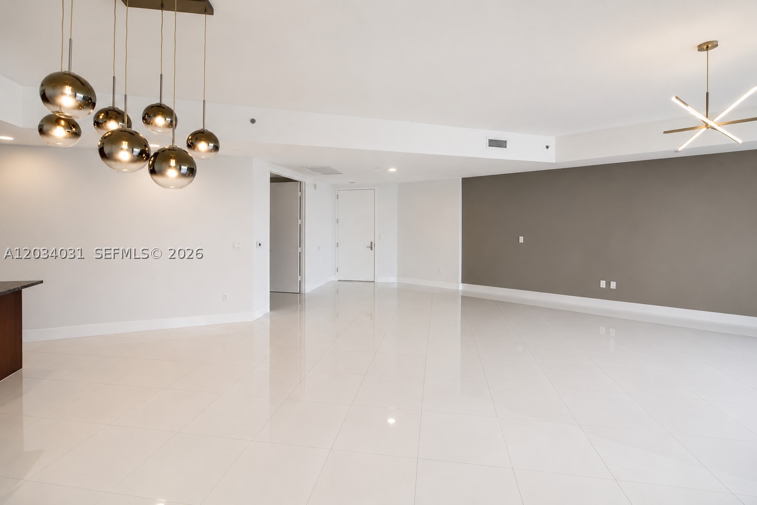 15901 Collins Ave #403 Sunny Isles Beach, FL 33160