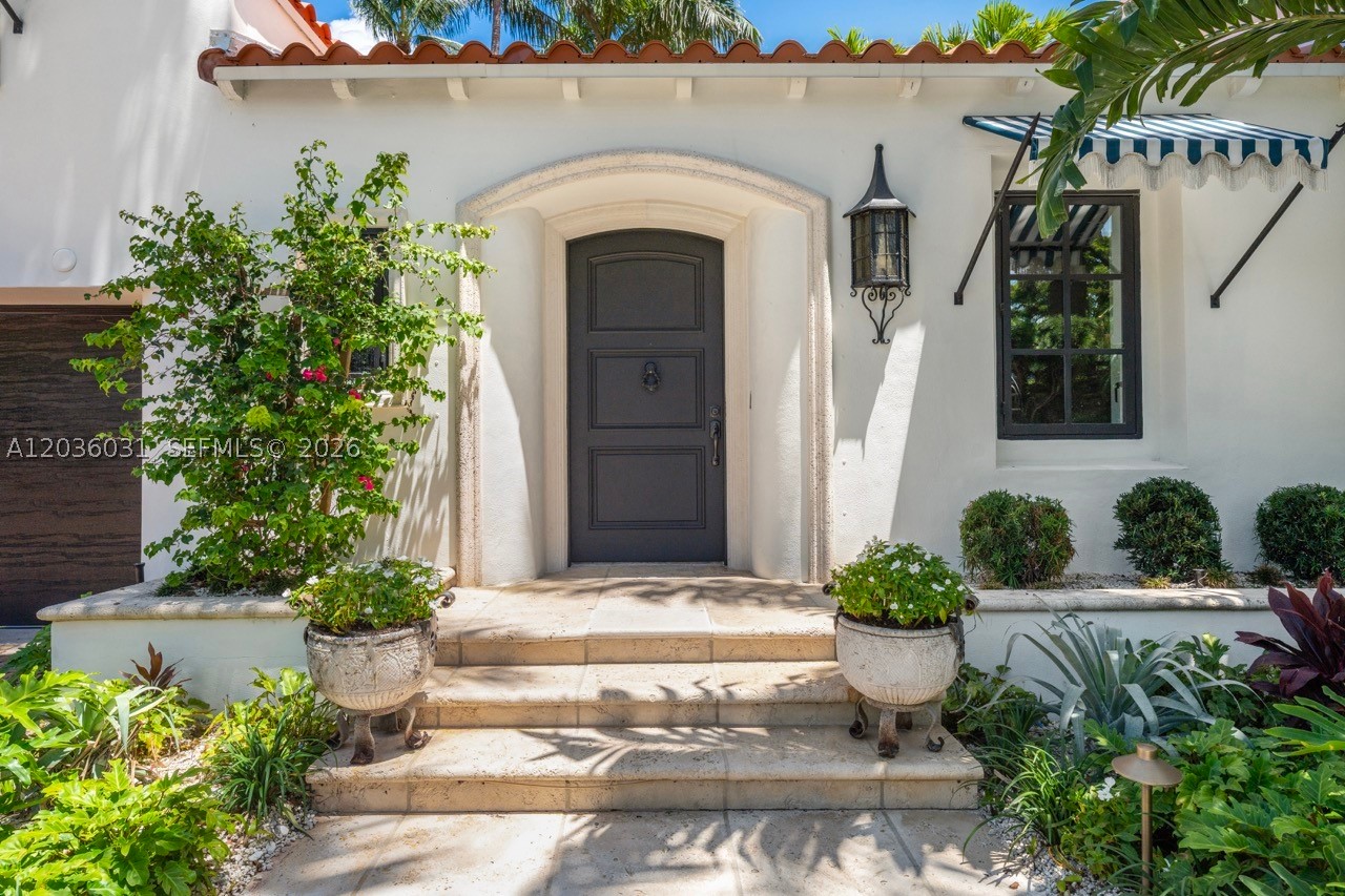 4727 N Bay Rd Miami Beach, FL 33140