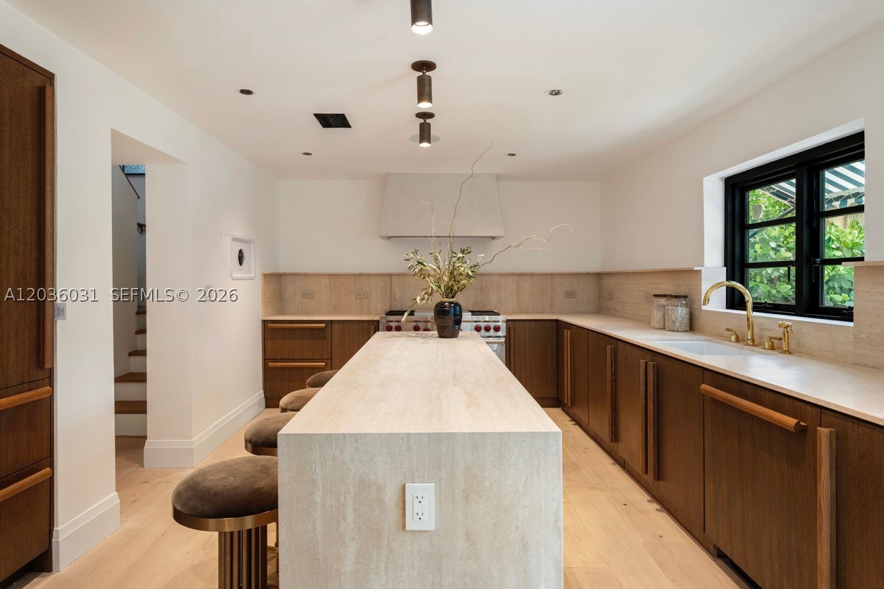 4727 N Bay Rd Miami Beach, FL 33140