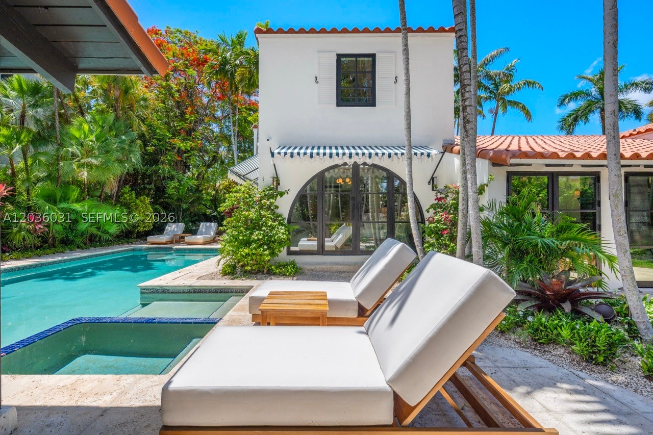 4727 N Bay Rd Miami Beach, FL 33140