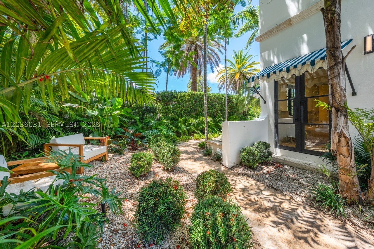 4727 N Bay Rd Miami Beach, FL 33140