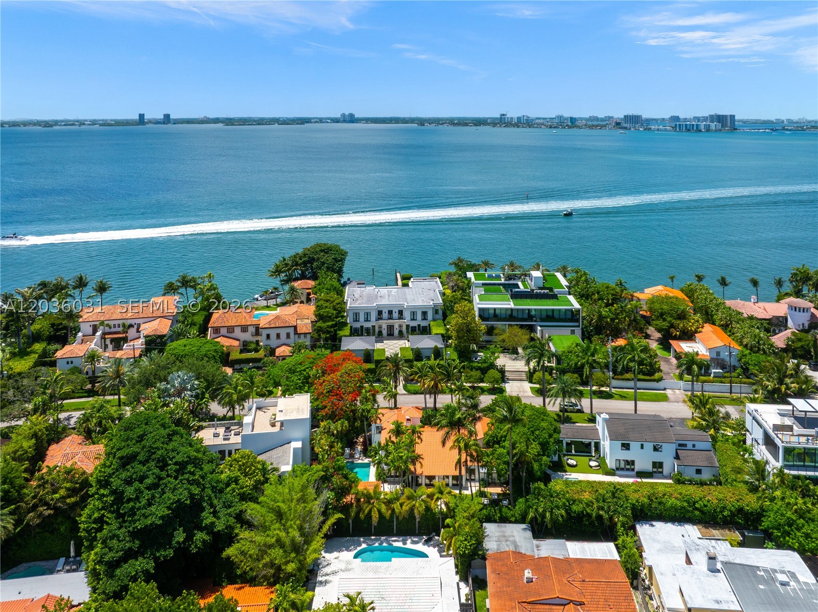 4727 N Bay Rd Miami Beach, FL 33140