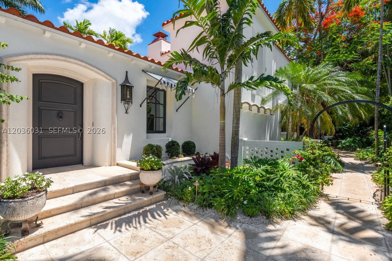4727 N Bay Rd Miami Beach, FL 33140