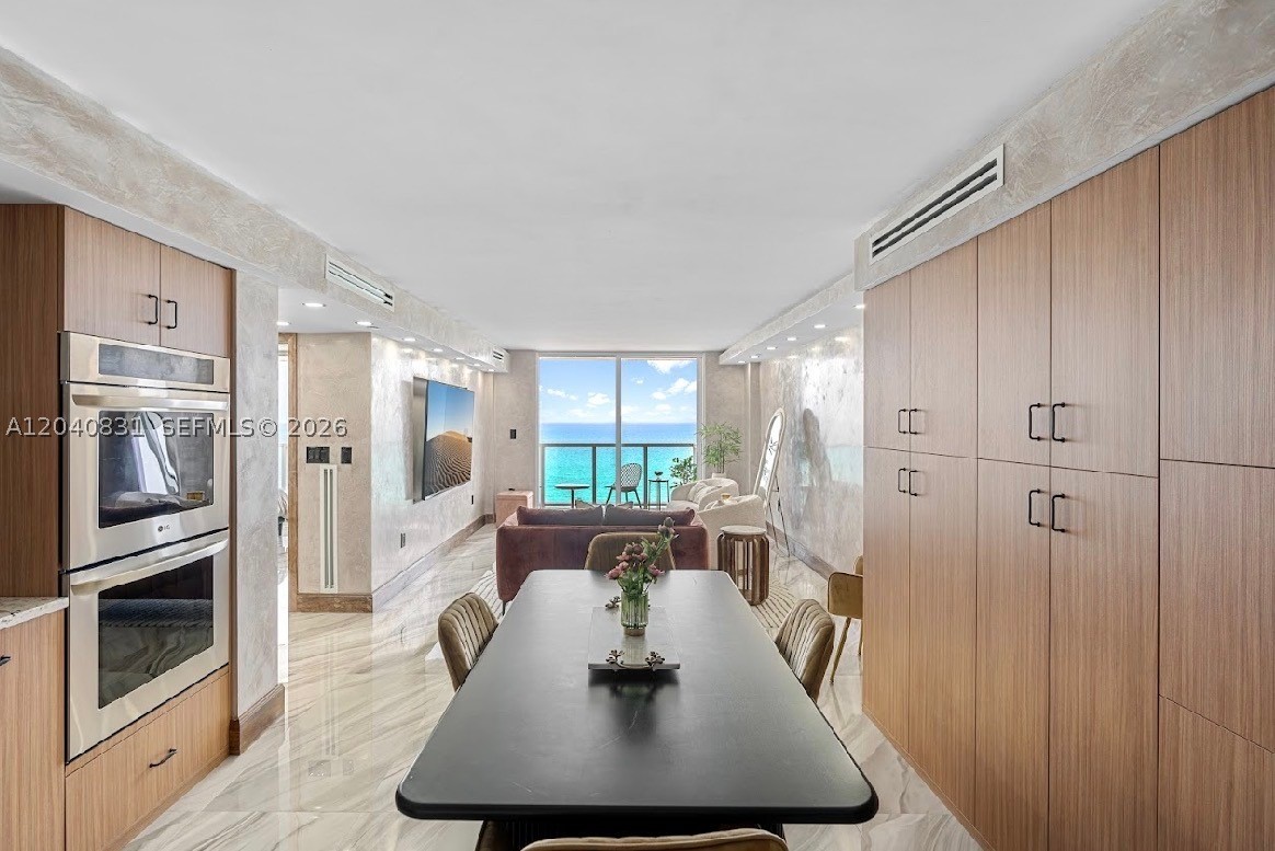 2457 Collins Ave #1603 Miami Beach, FL 33140