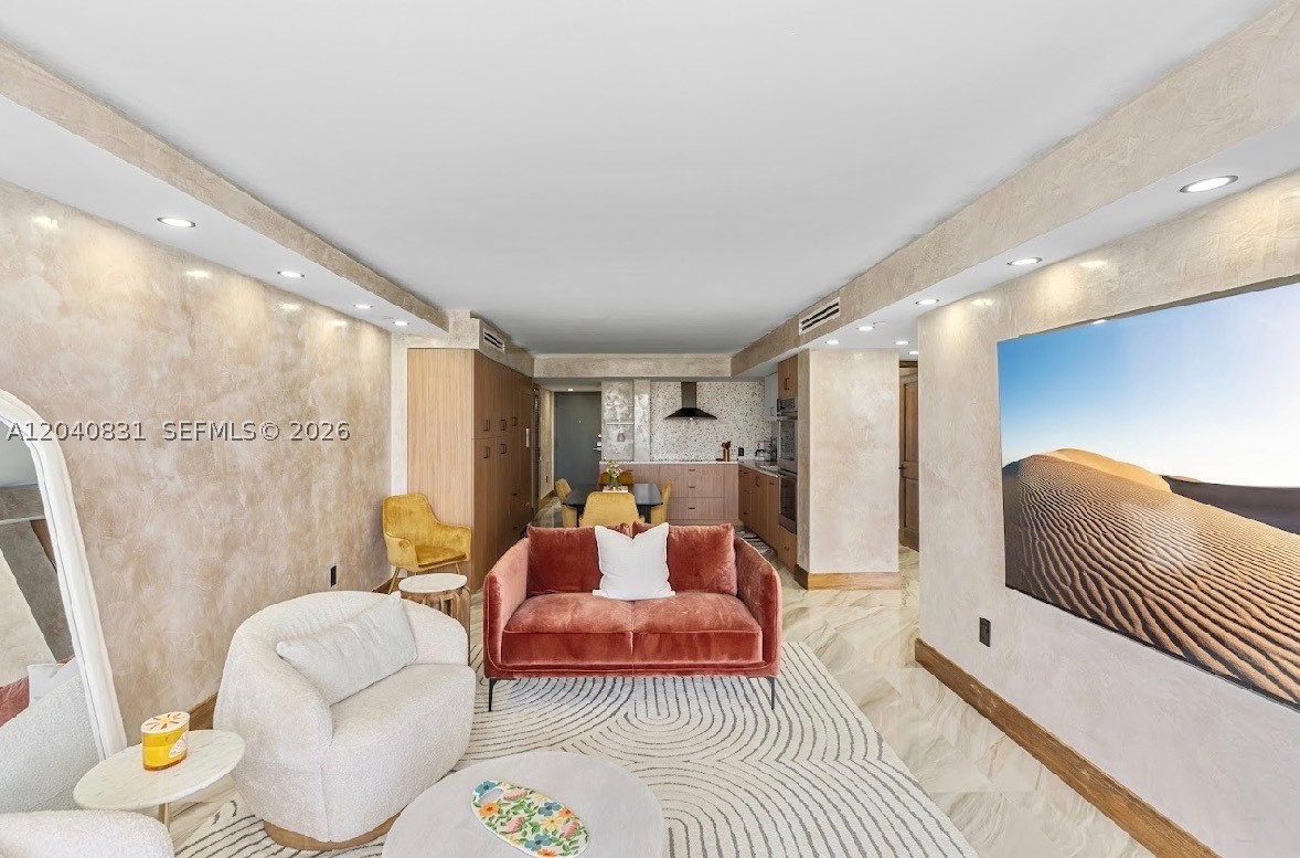 2457 Collins Ave #1603 Miami Beach, FL 33140