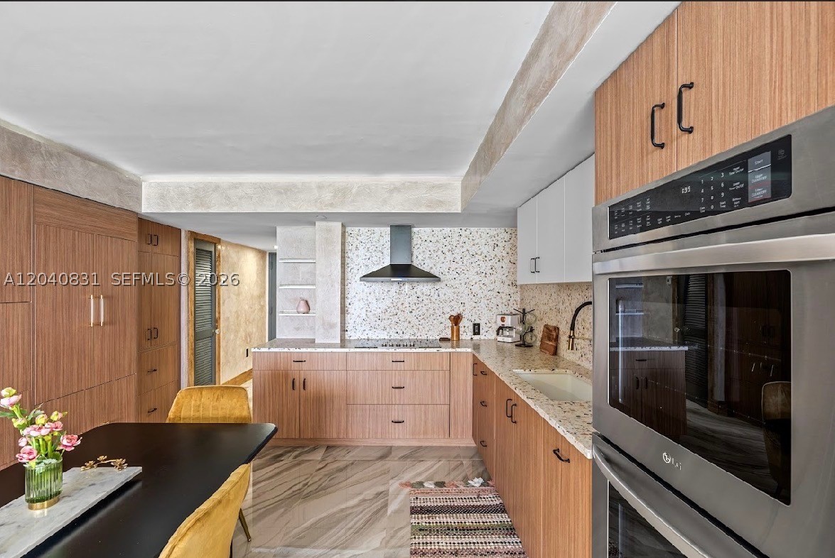2457 Collins Ave #1603 Miami Beach, FL 33140