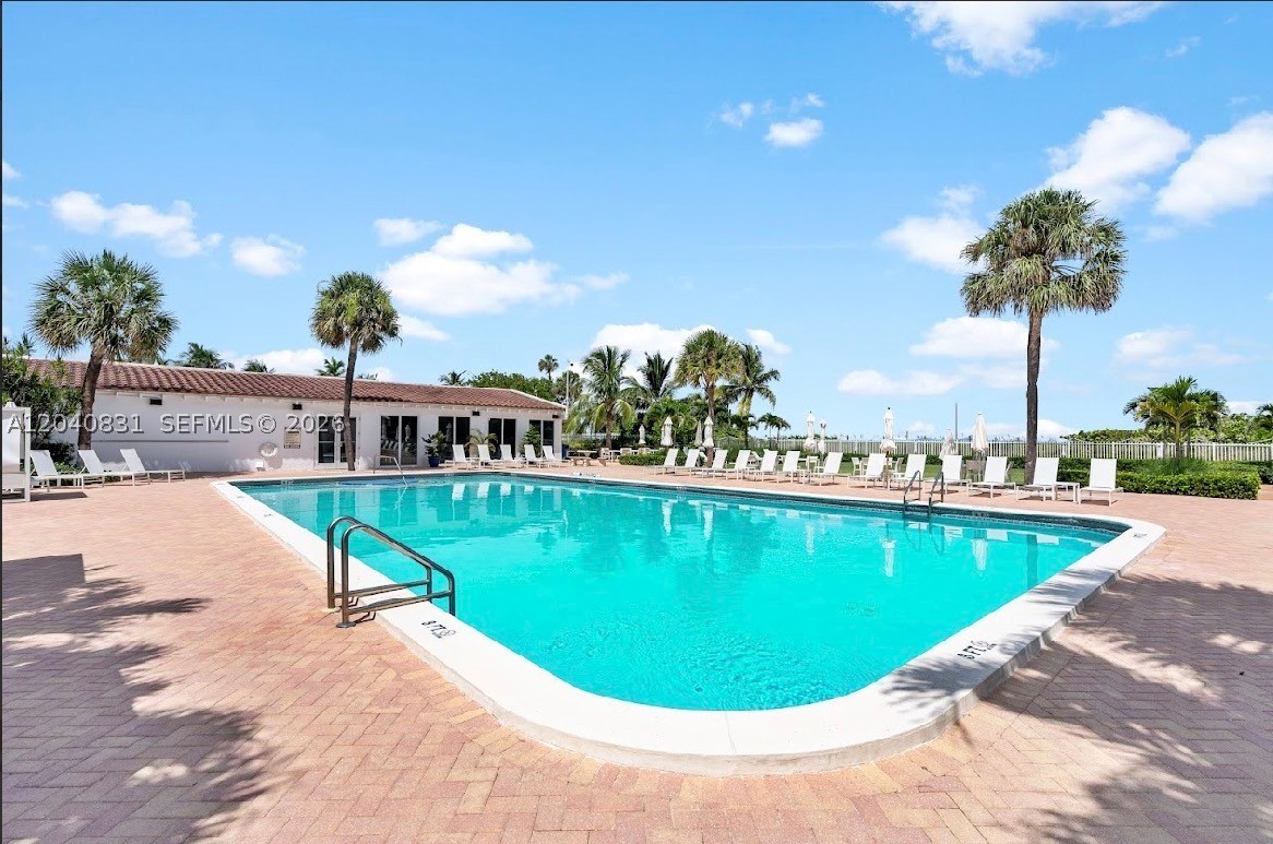 2457 Collins Ave #1603 Miami Beach, FL 33140