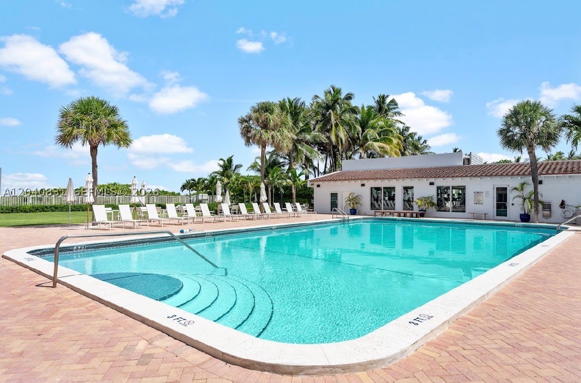 2457 Collins Ave #1603 Miami Beach, FL 33140