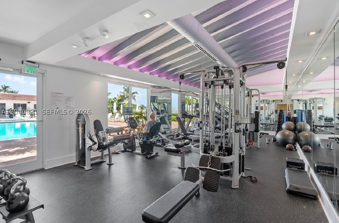 2457 Collins Ave #1603 Miami Beach, FL 33140