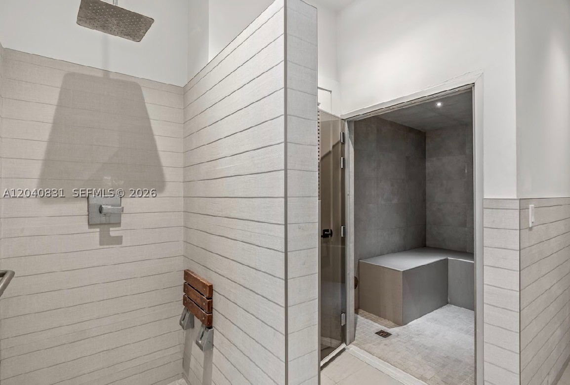 2457 Collins Ave #1603 Miami Beach, FL 33140