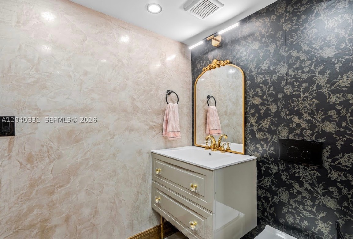 2457 Collins Ave #1603 Miami Beach, FL 33140