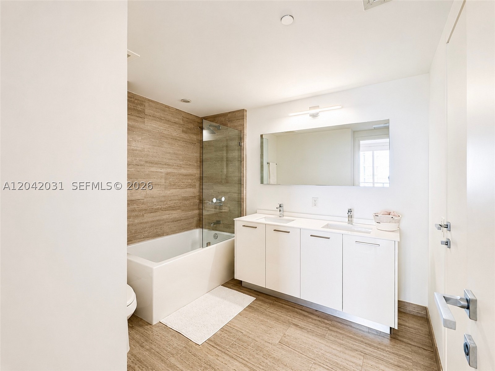 1300 Brickell Bay Dr #2307 Miami, FL 33131