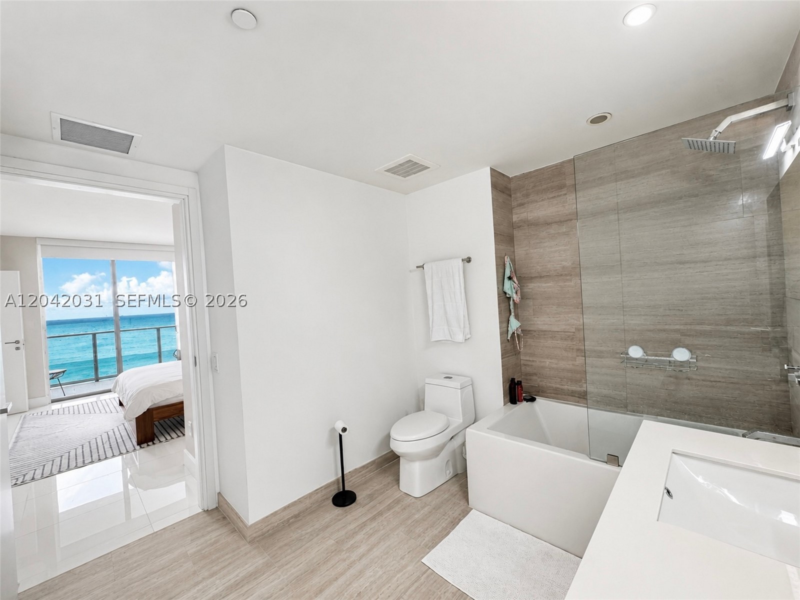1300 Brickell Bay Dr #2307 Miami, FL 33131